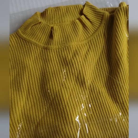 Long Sleeve Sweater - Picture 3 of 10